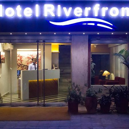 Hotel Riverfront アーメダバード エクステリア 写真