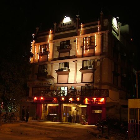 Hotel Riverfront アーメダバード エクステリア 写真