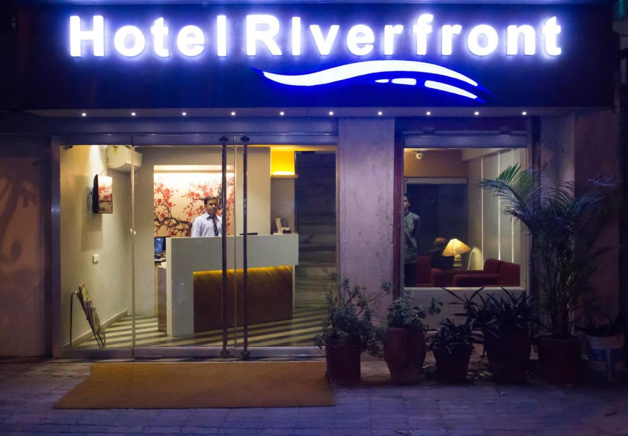 Hotel Riverfront アーメダバード エクステリア 写真