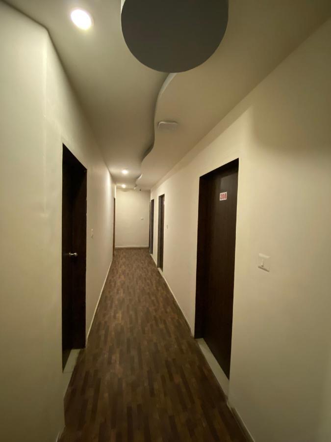Hotel Riverfront アーメダバード エクステリア 写真